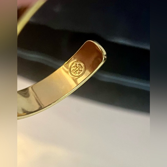 Tory Burch bow bracelet NWOT!! - Picture 5 of 6